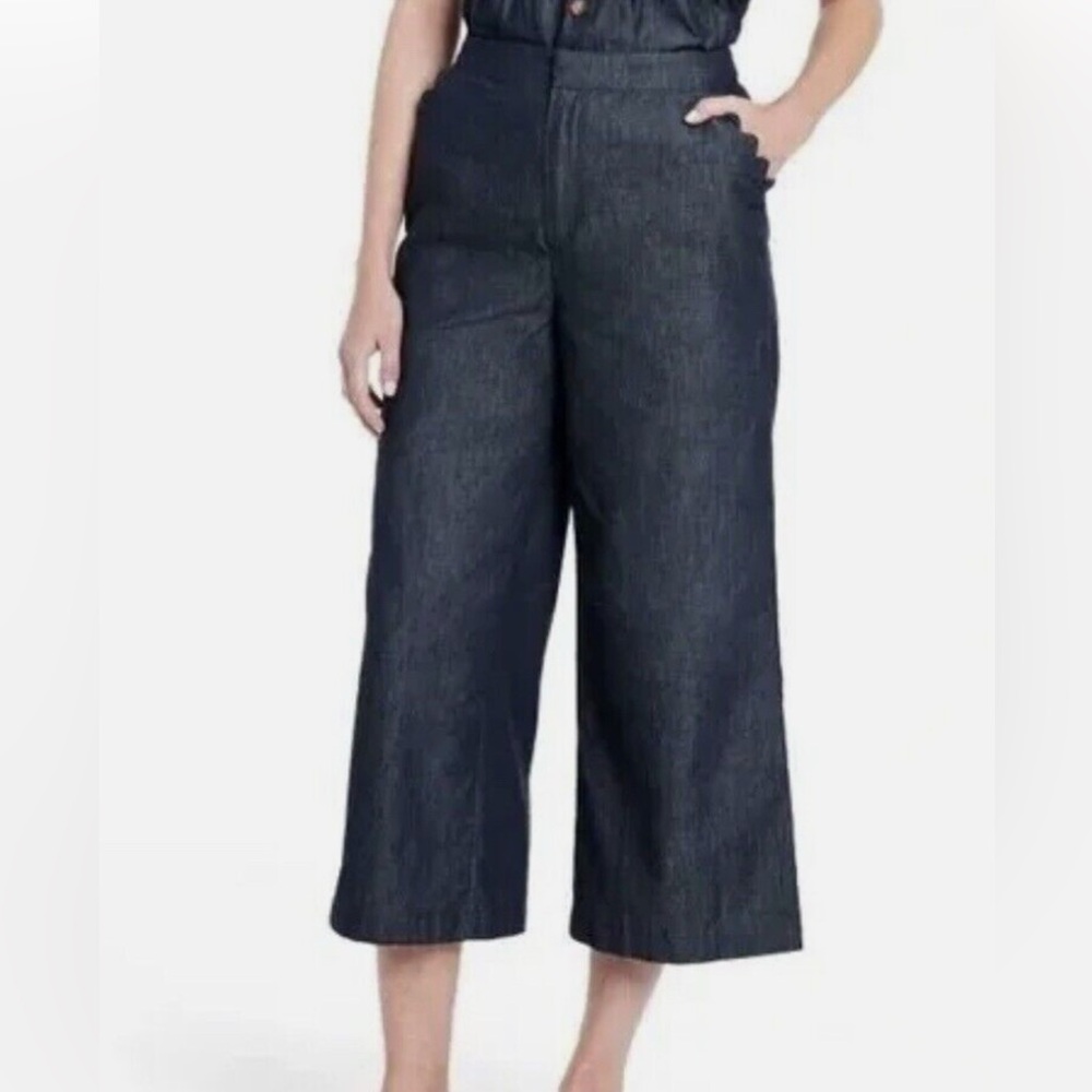 Women's Dark Blue Capris